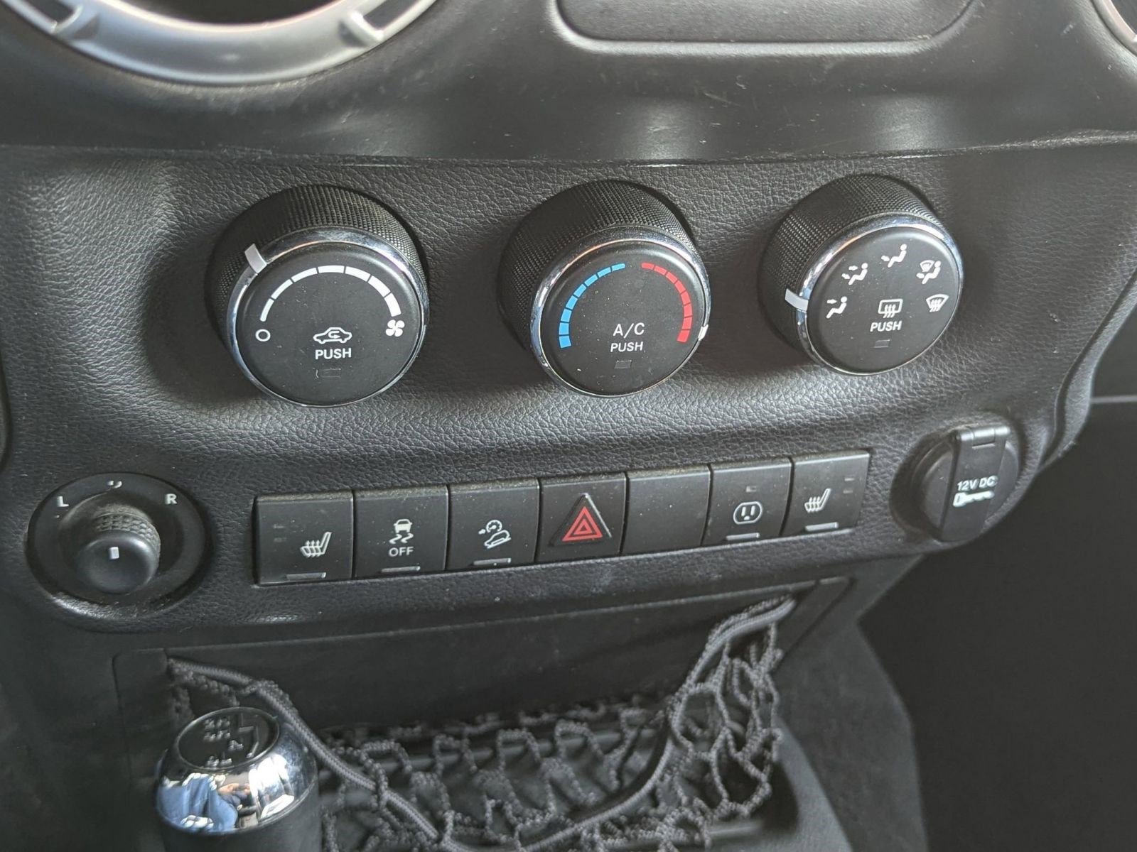 Used 2017 Jeep Wrangler Unlimited Sahara image 26