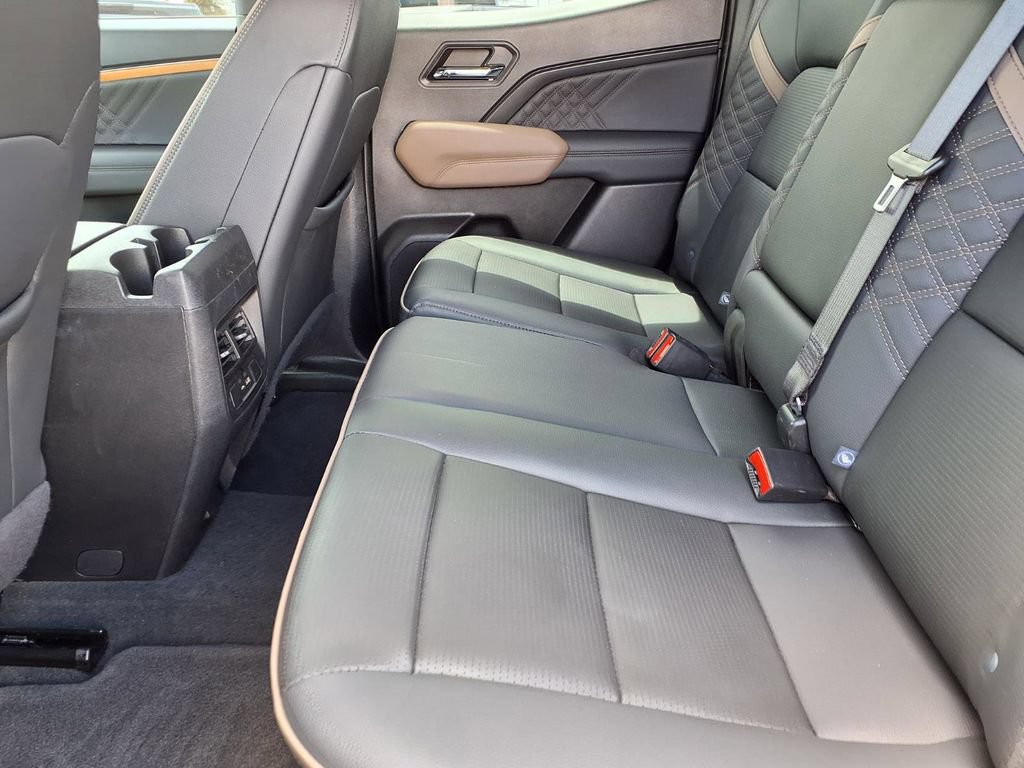 Used 2024 GMC Canyon Denali AWD/4WD image 12