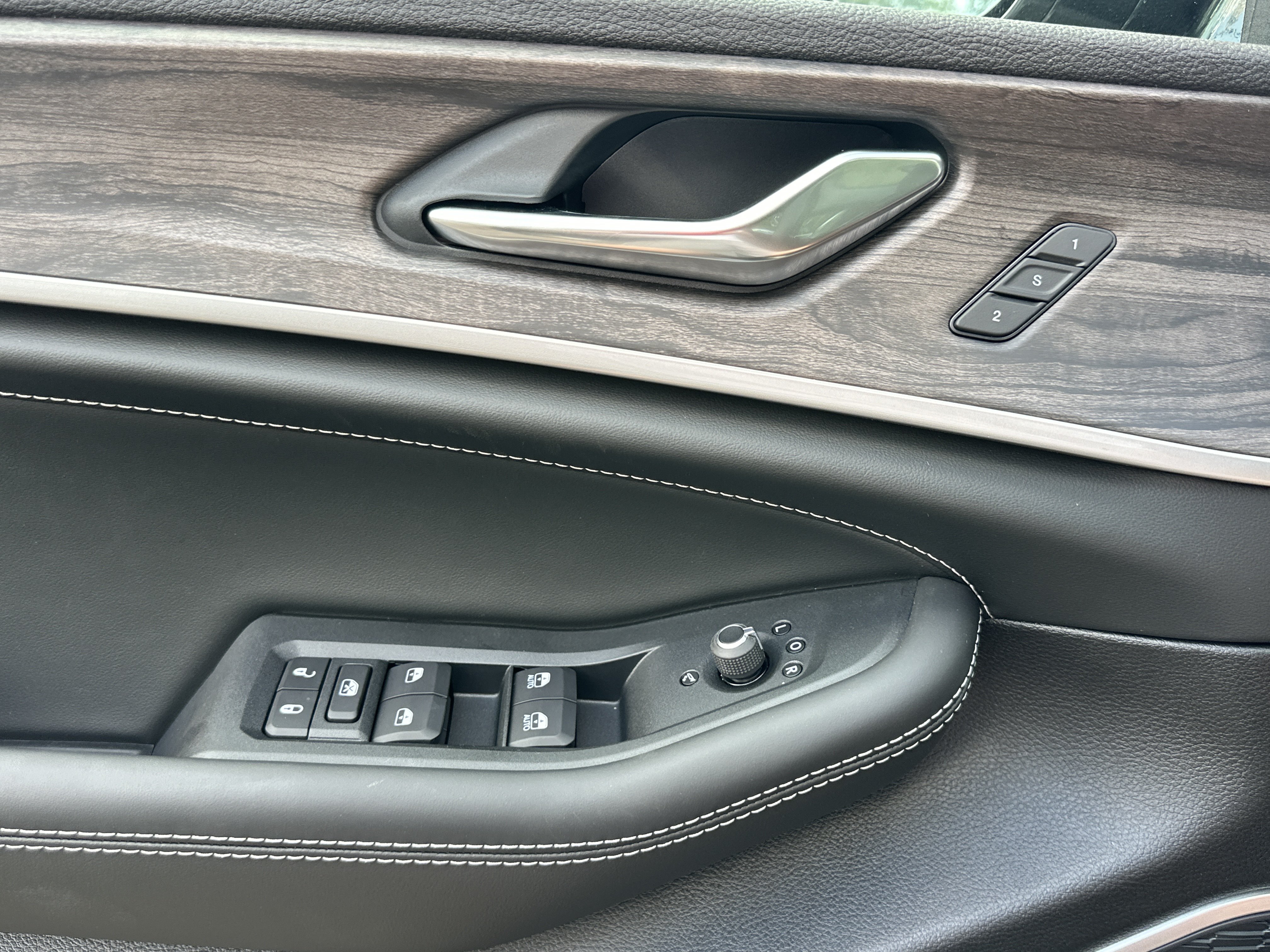 New 2027 Jeep Grand Cherokee Limited AWD/4WD image 12