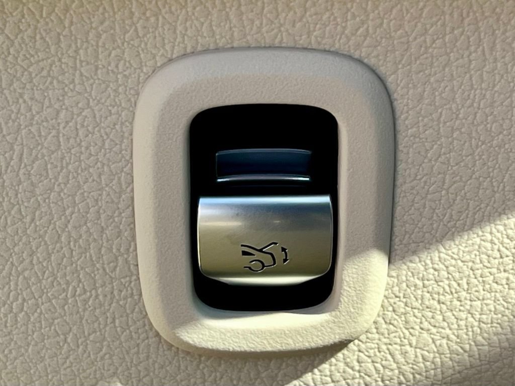 Certified 2023 Mercedes-Benz C 300 4MATIC Sedan image 30