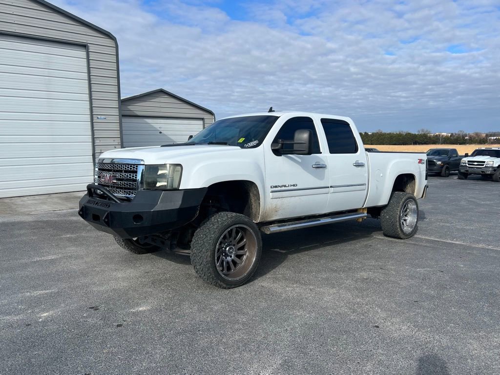 Used 2014 GMC Sierra 2500 Denali w/ Suspension Package, Off-Road image 9