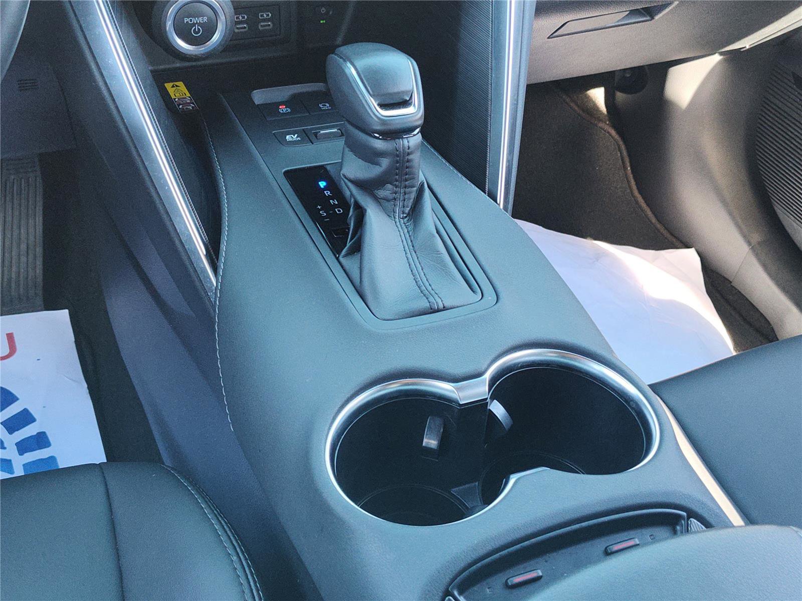 Used 2024 Toyota Venza XLE image 21