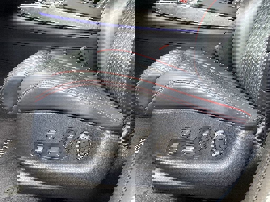 Used 2023 Genesis GV70 3.5T Sport w/ Sport Advanced Package image 19