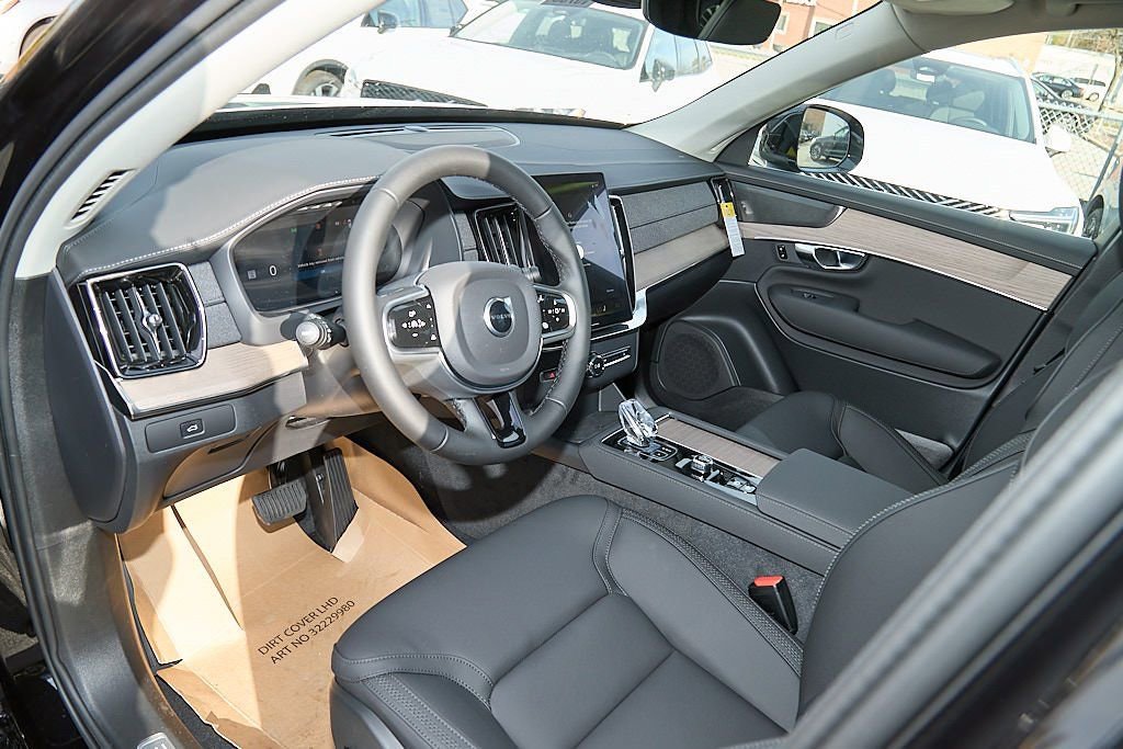 New 2026 Volvo XC90 B6 Plus w/ Protection Package Premier image 12