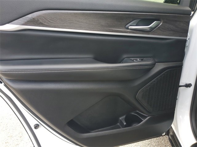 Used 2023 Jeep Grand Cherokee L Limited image 10