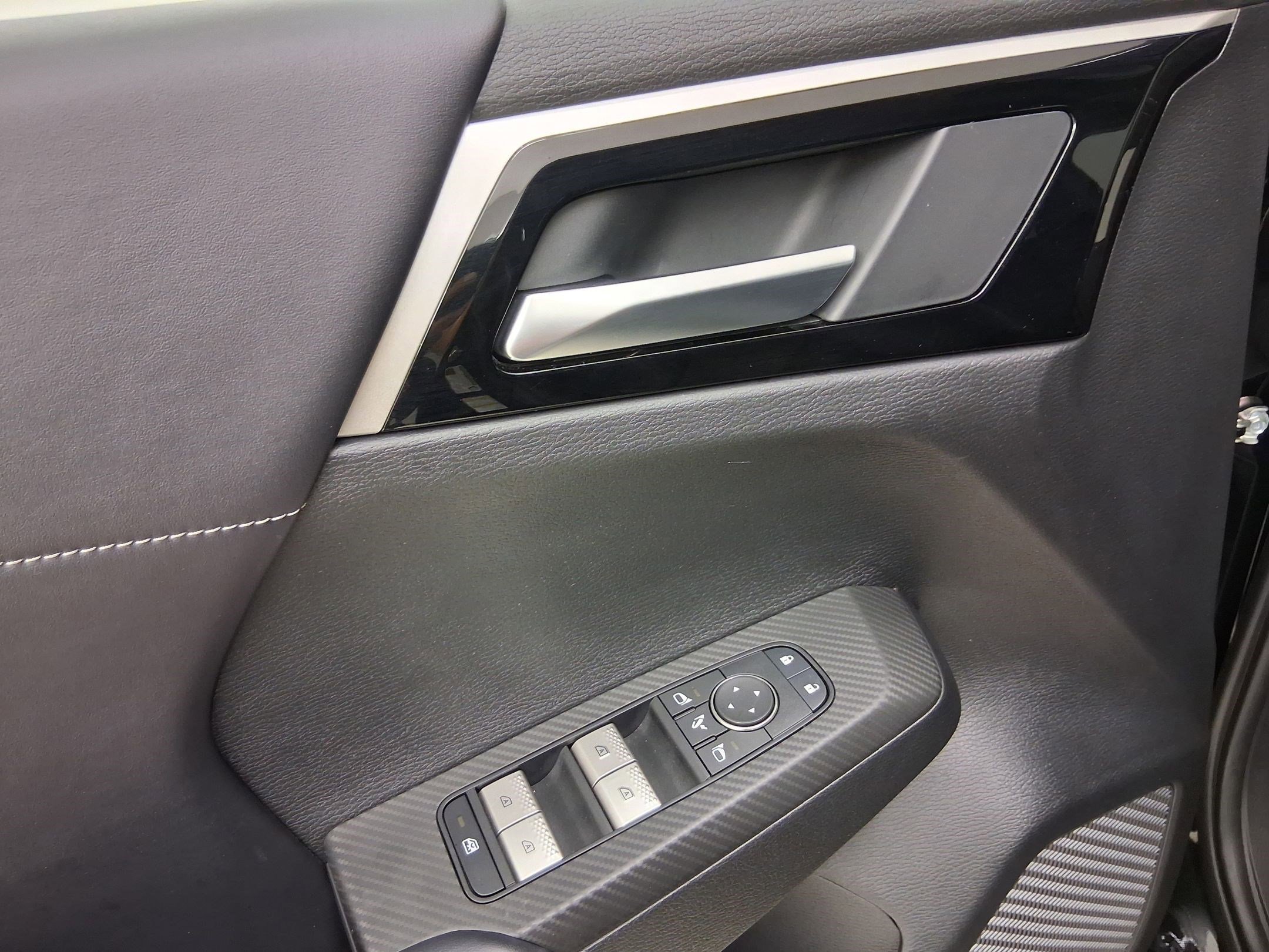 Used 2024 Mitsubishi Outlander SE image 12