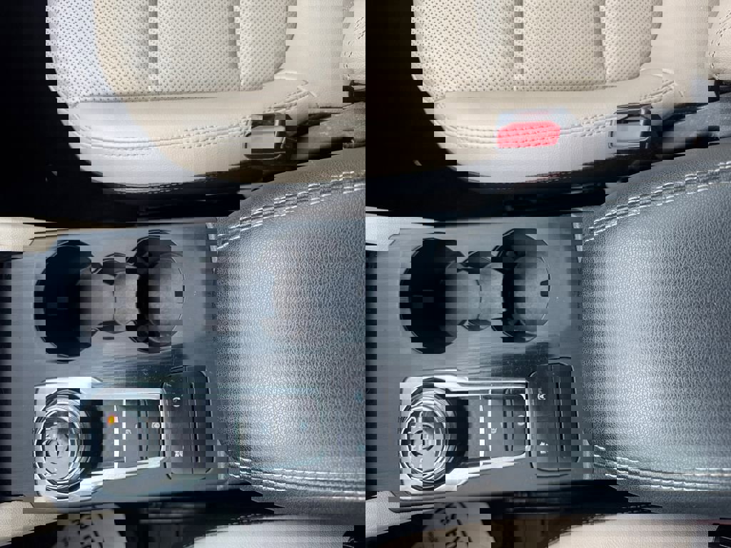 Used 2021 Ford Escape SEL w/ Technology Package image 23