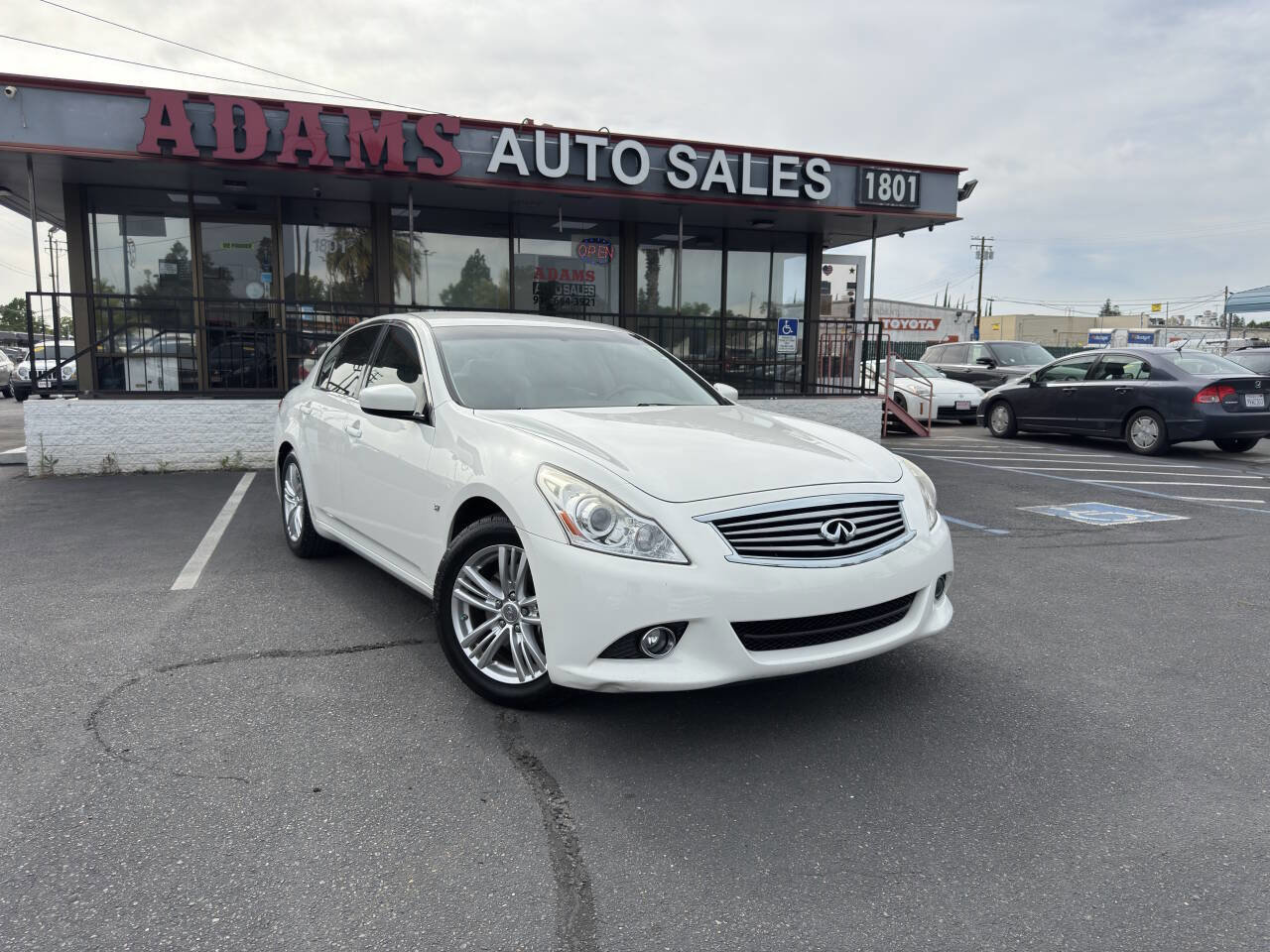 Used 2015 INFINITI Q40 RWD image 1