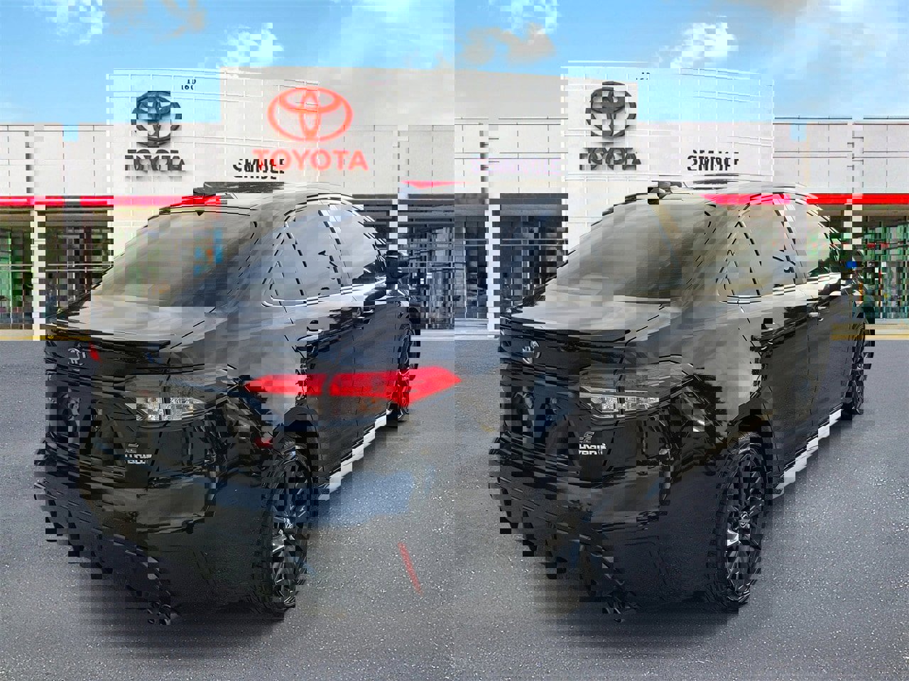 Used 2023 Toyota Corolla SE image 3