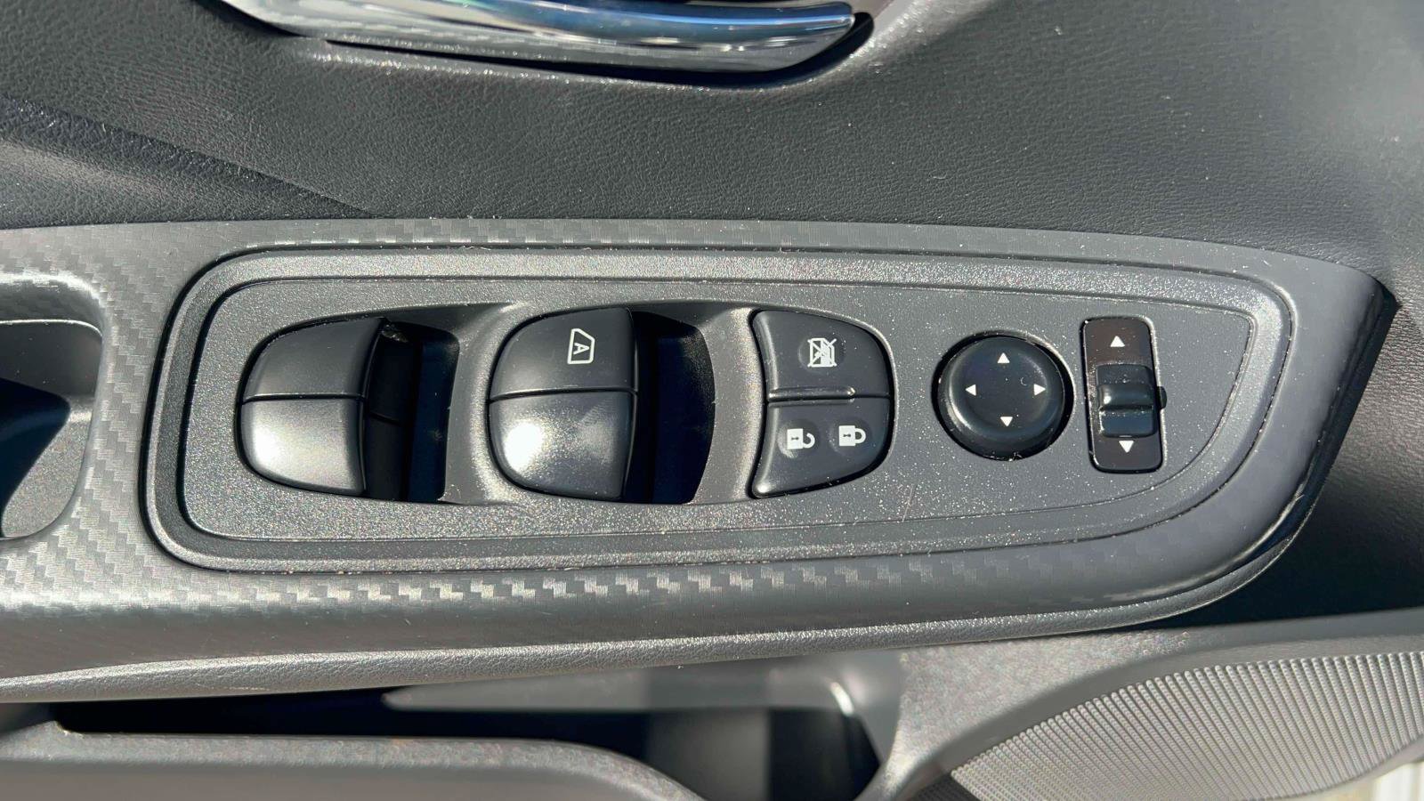 Used 2025 Nissan Versa SV FWD image 22