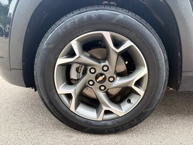 Used 2025 Chevrolet Trax LT w/ Sunroof Package FWD image 9