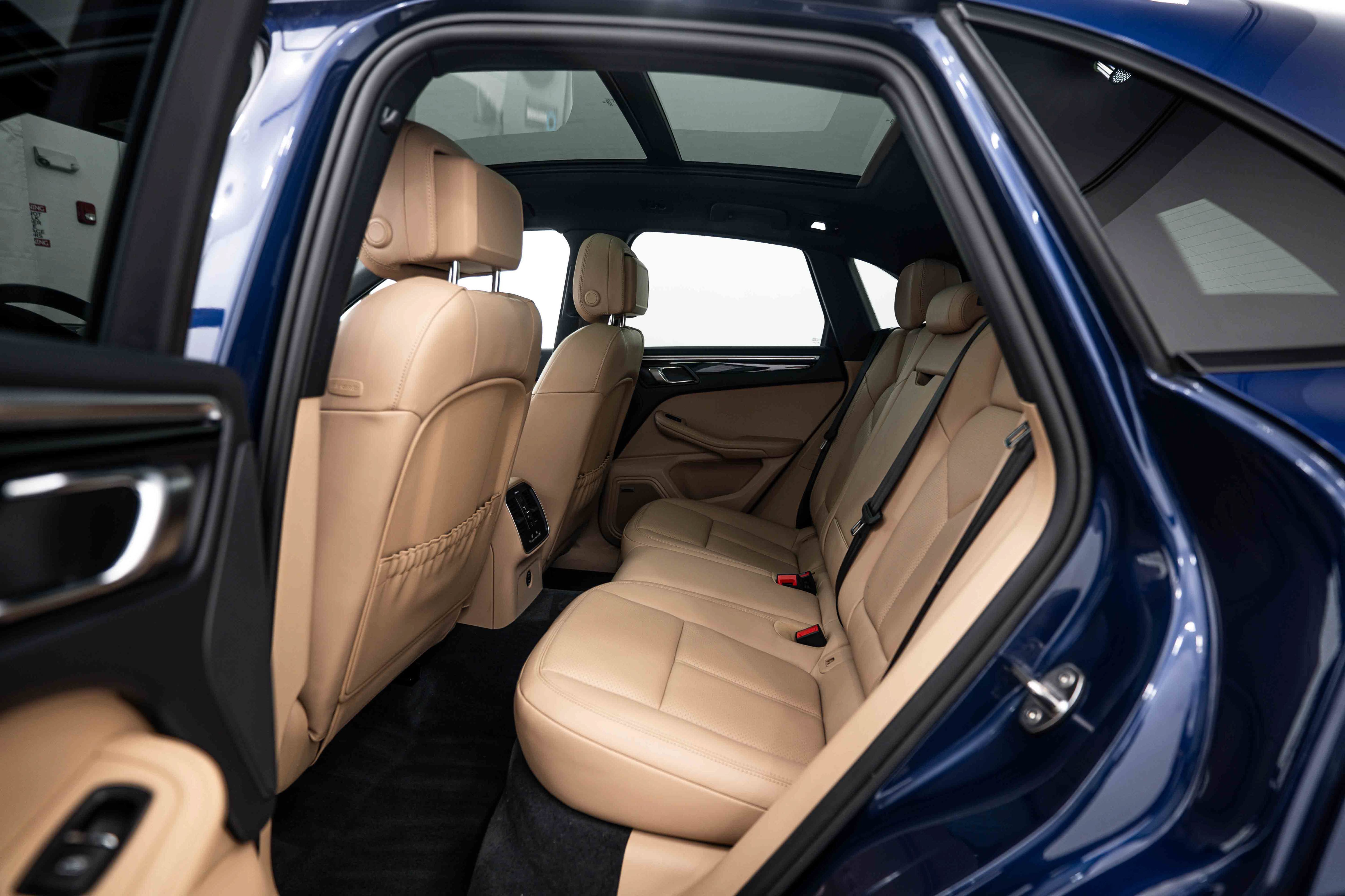 Certified 2024 Porsche Macan AWD/4WD image 15