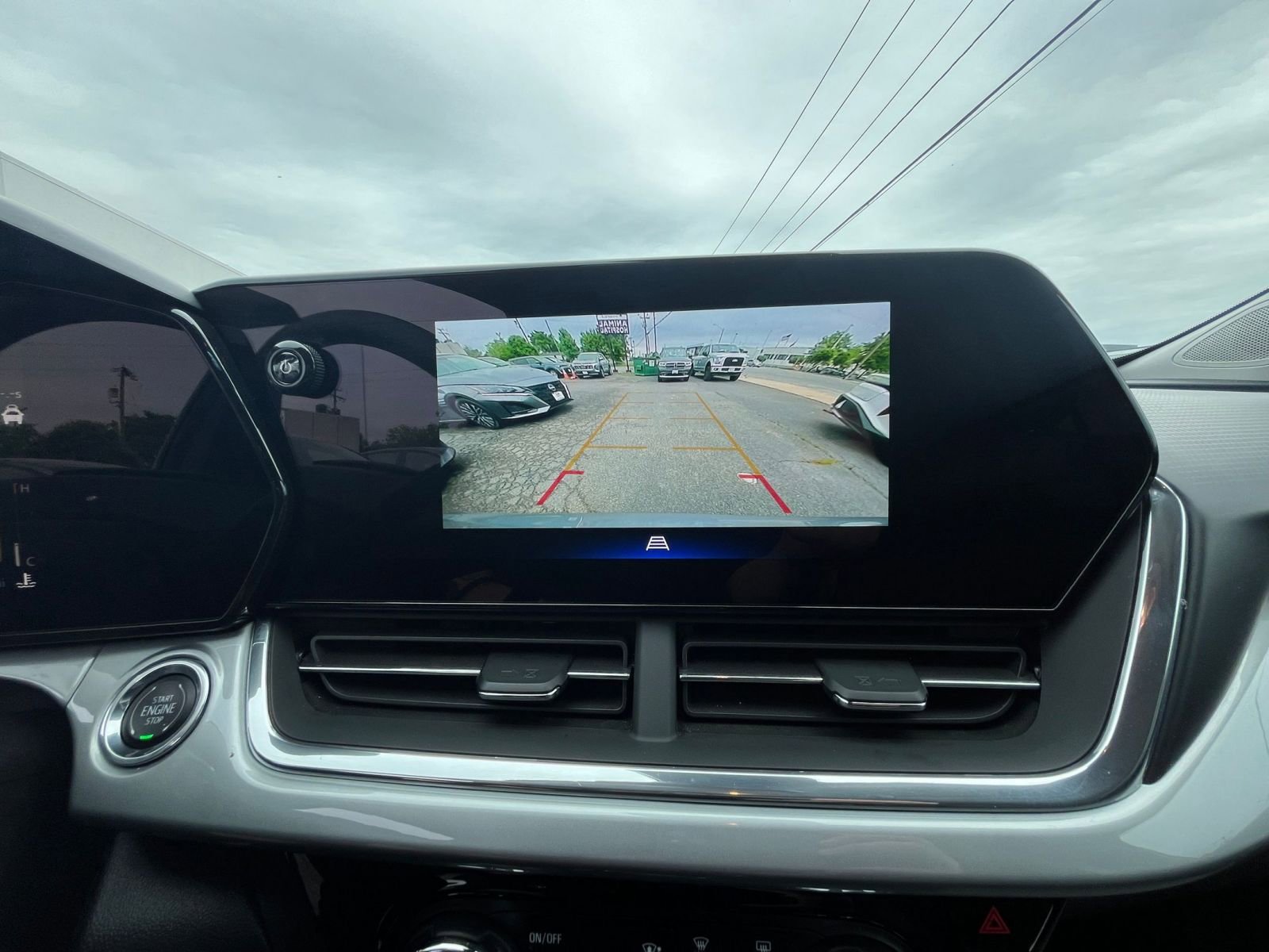 Used 2025 Chevrolet Trax LT FWD image 23