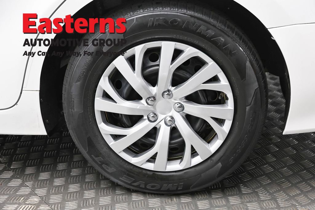 Used 2020 Toyota Camry LE image 8