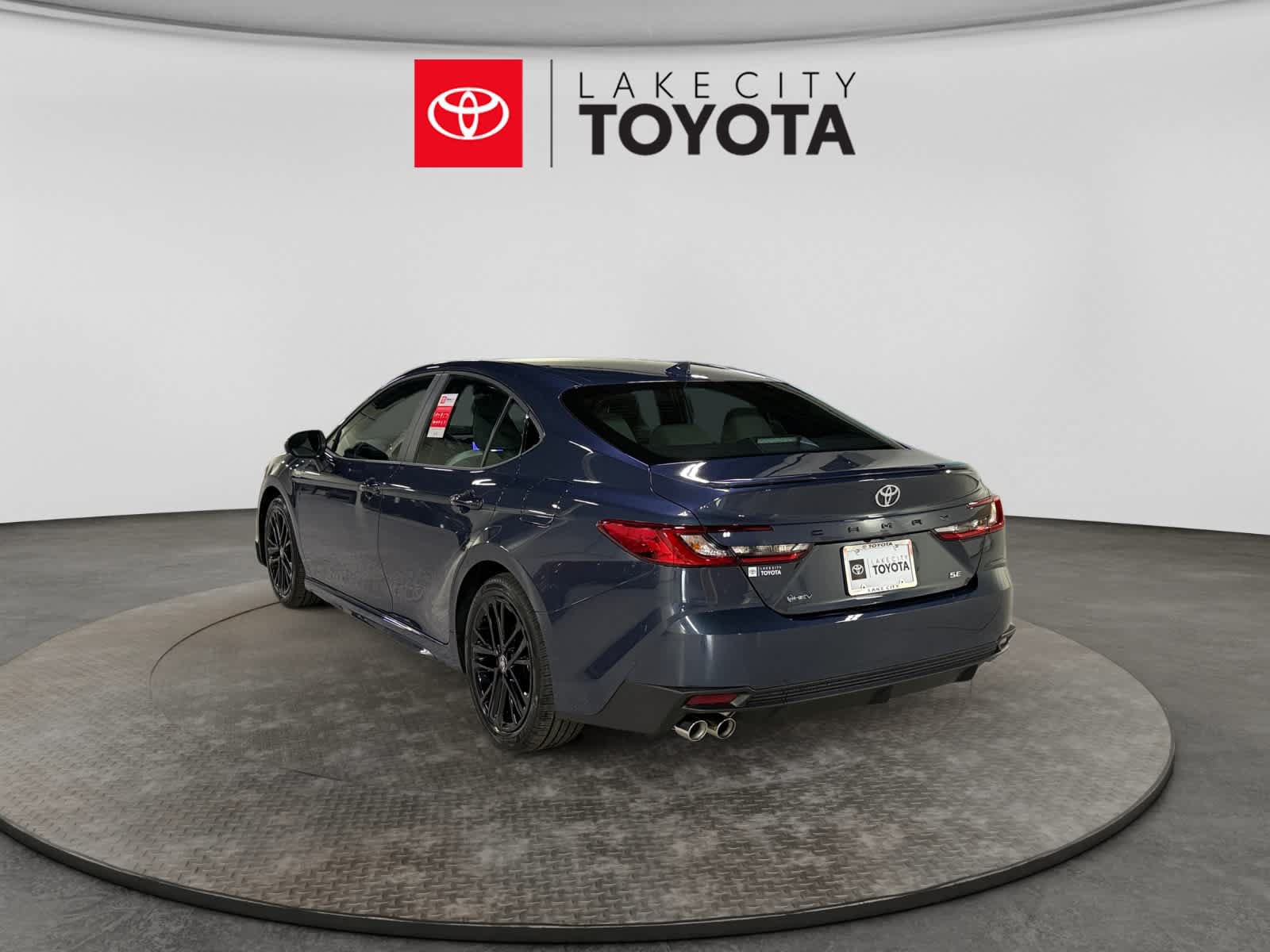 Used 2026 Toyota Camry SE FWD image 5