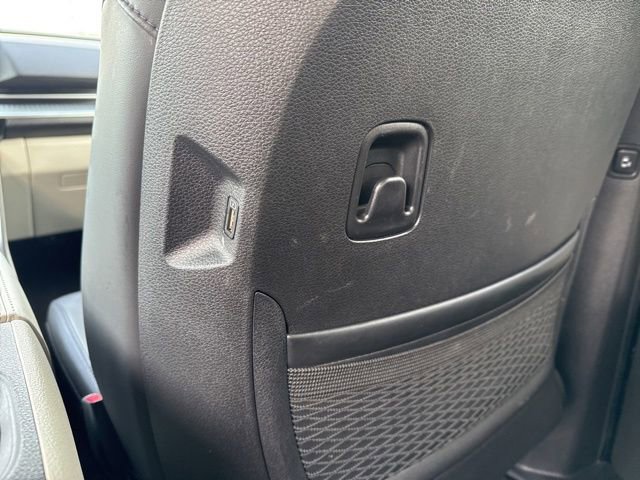 Used 2023 Kia Carnival LX image 36