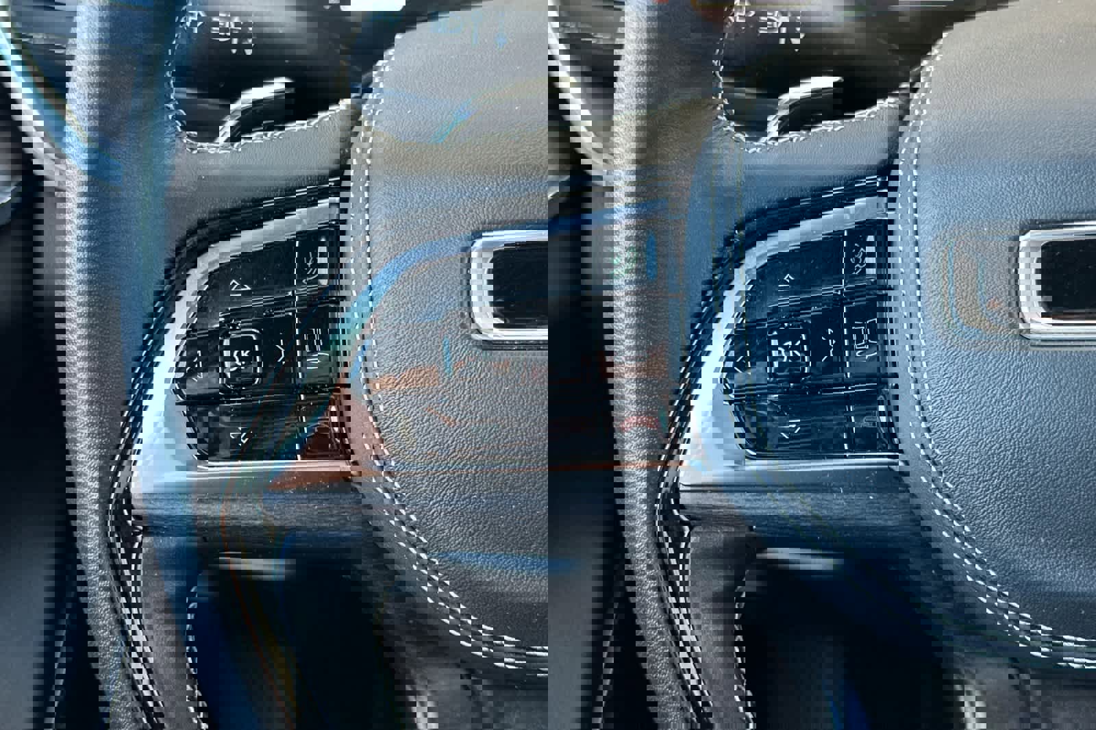 Used 2022 Jeep Grand Cherokee Overland w/ Advanced Protech Group III image 28