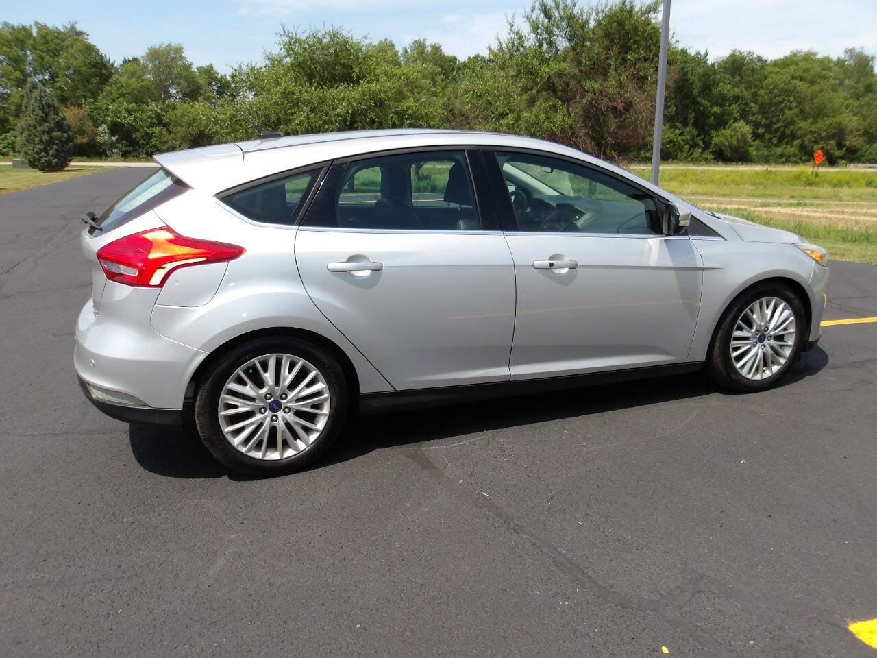 Used 2015 Ford Focus Titanium FWD image 11