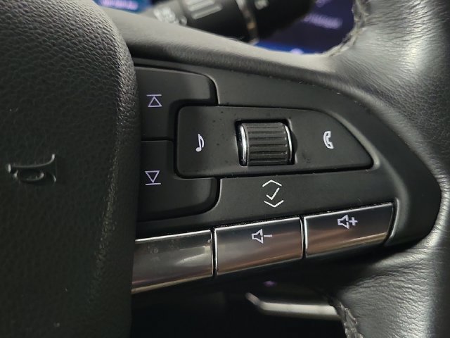 Used 2024 Cadillac XT4 Luxury w/ Cold Weather Package FWD image 27
