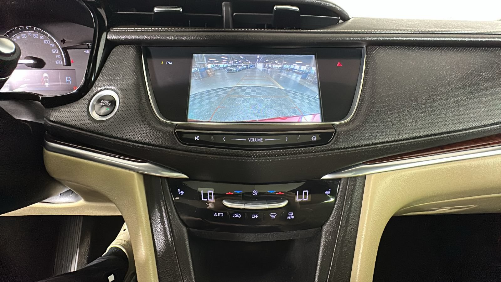 Used 2018 Cadillac XT5 Luxury w/ Driver Awareness Package AWD/4WD image 29