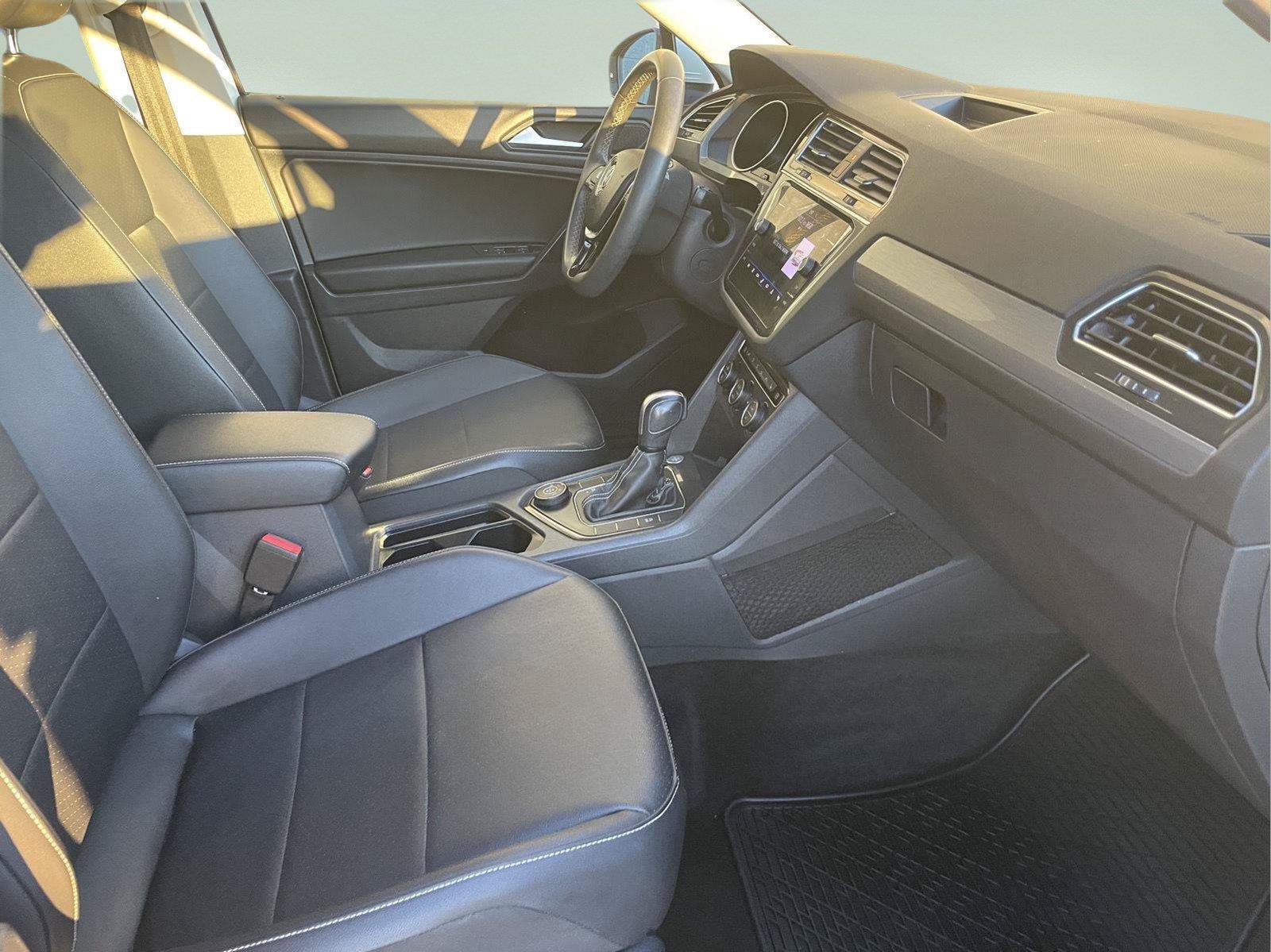 Used 2021 Volkswagen Tiguan SE w/ Panoramic Sunroof Package AWD/4WD image 23