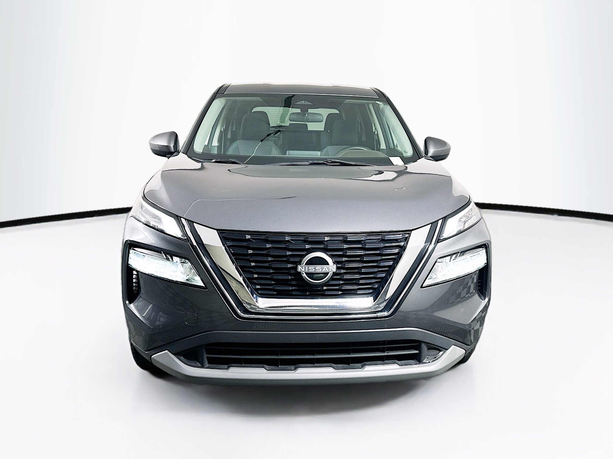 Used 2023 Nissan Rogue SV image 2