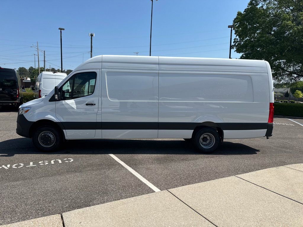 New 2025 Mercedes-Benz Sprinter 4500 image 7