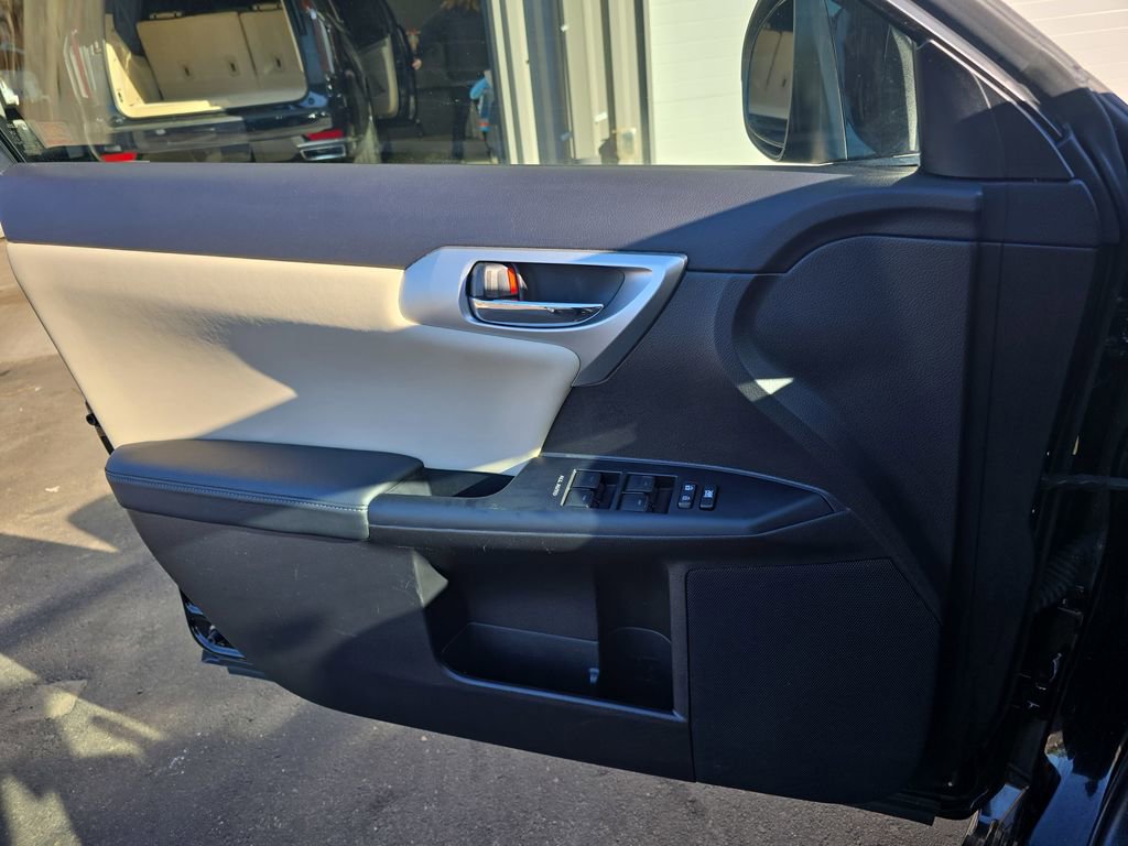 Used 2011 Lexus CT 200h Premium w/ Premium Audio Pkg image 24