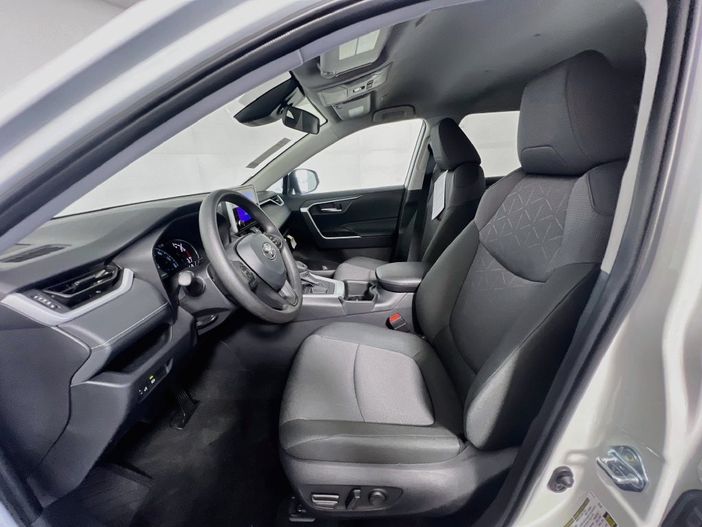 Used 2025 Toyota RAV4 XLE FWD image 12