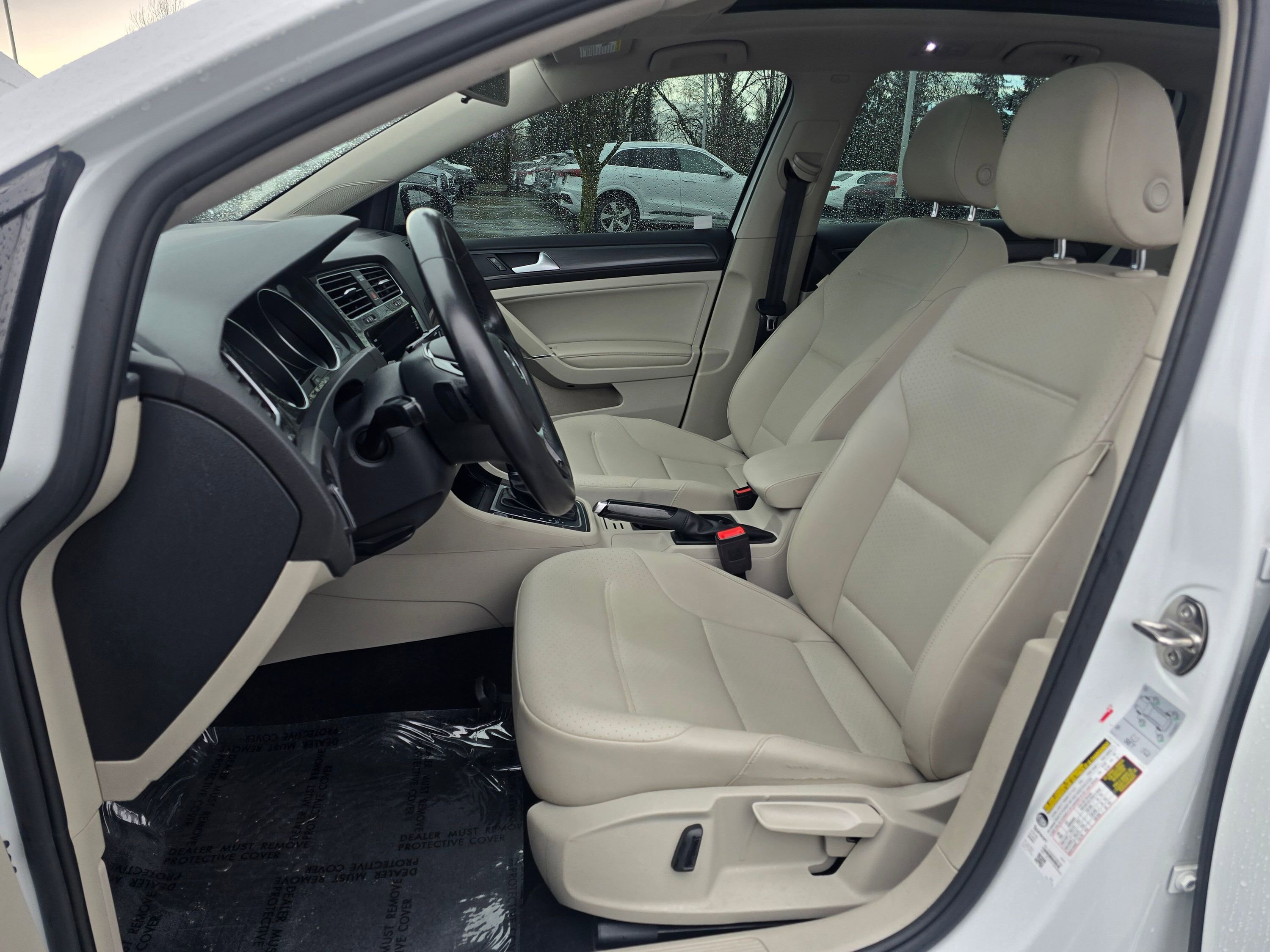 Used 2018 Volkswagen Golf SE image 13