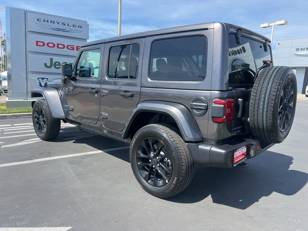 Used 2025 Jeep Wrangler Unlimited Sahara w/ Safety Group AWD/4WD image 8