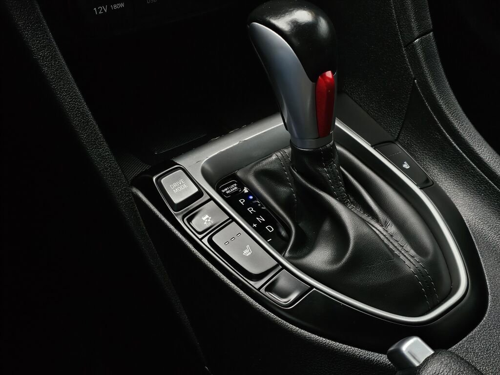 Used 2020 Hyundai Veloster Turbo image 23