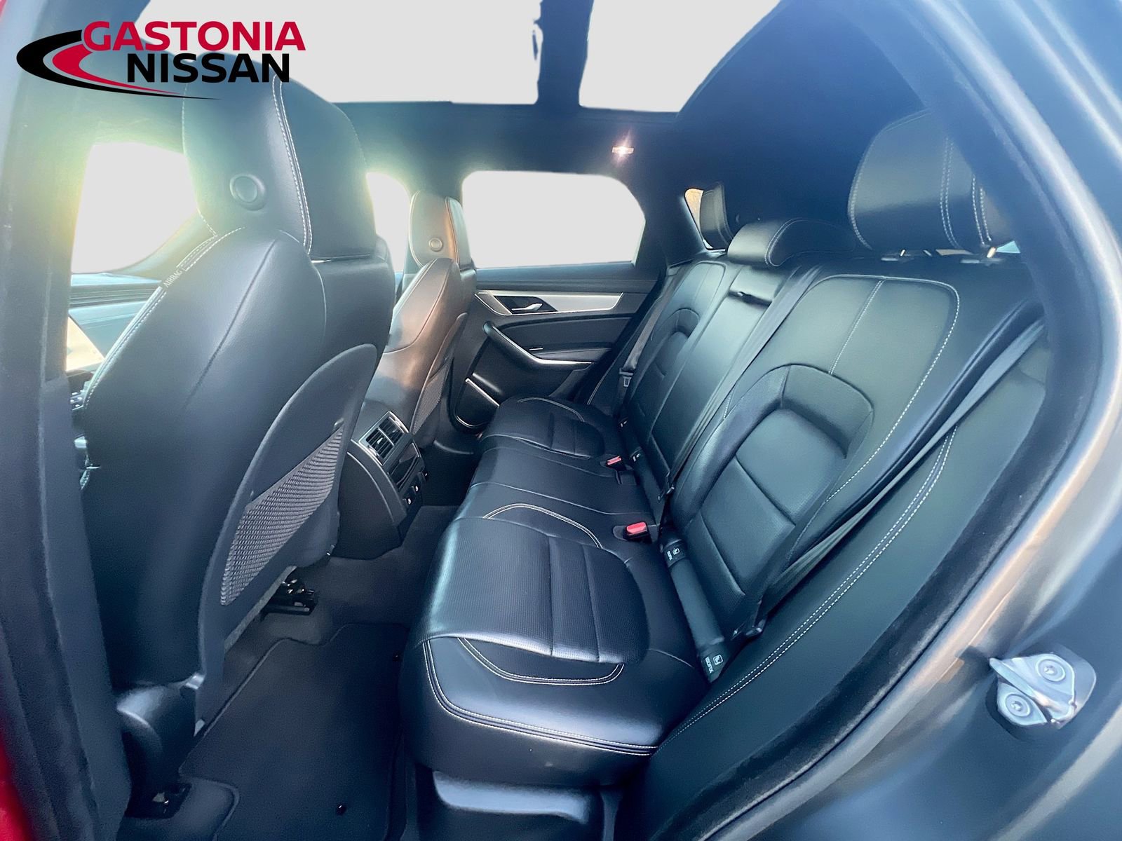 Used 2024 Jaguar F-PACE R-Dynamic S image 33