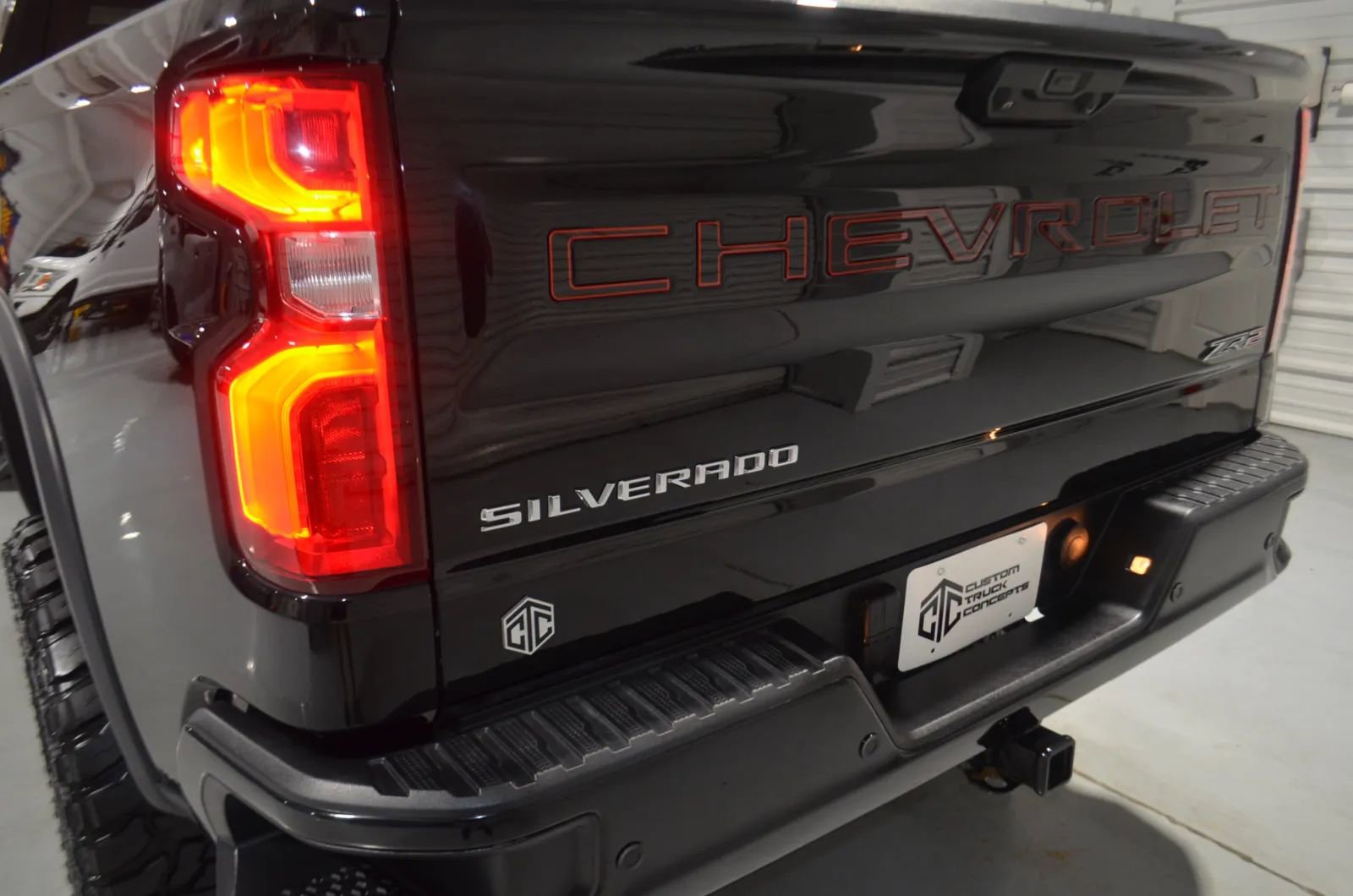 Used 2023 Chevrolet Silverado 1500 ZR2 w/ Technology Package AWD/4WD image 10