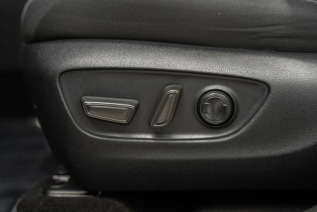 Used 2025 Toyota RAV4 XLE image 30