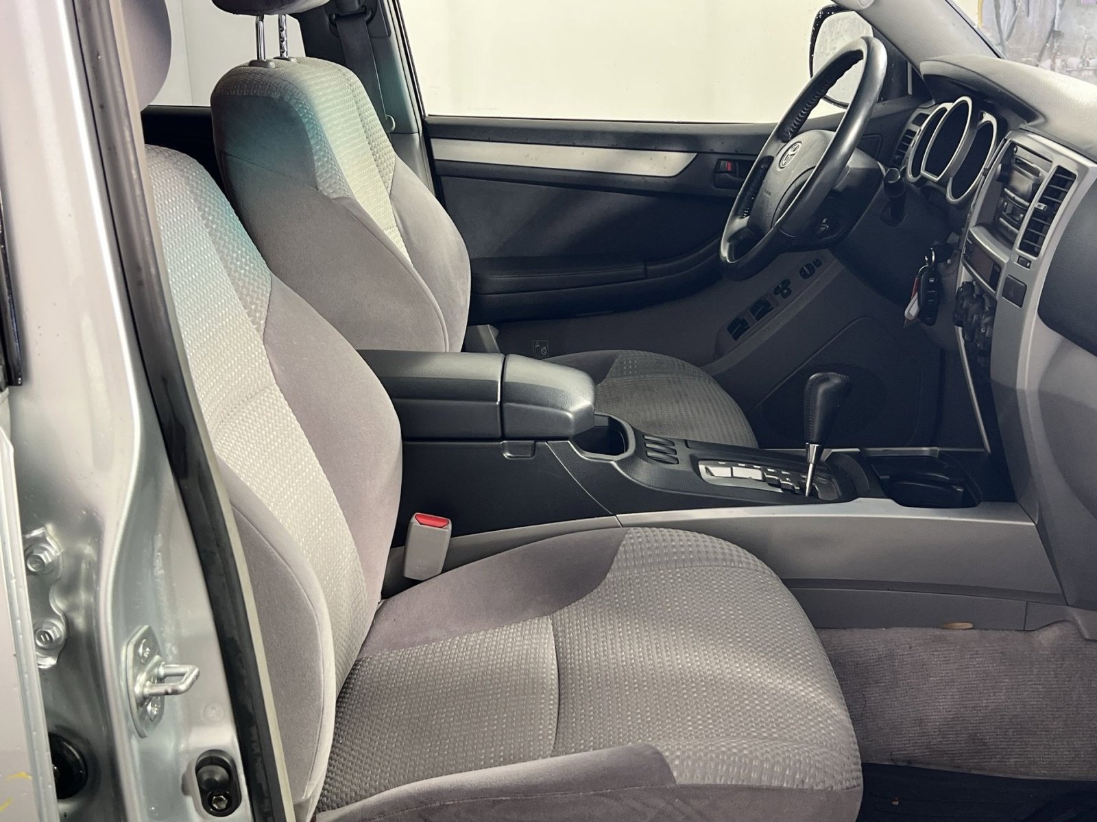 Used 2004 Toyota 4Runner SR5 image 25