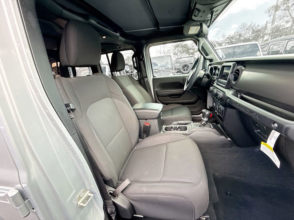 Used 2023 Jeep Wrangler Unlimited image 32