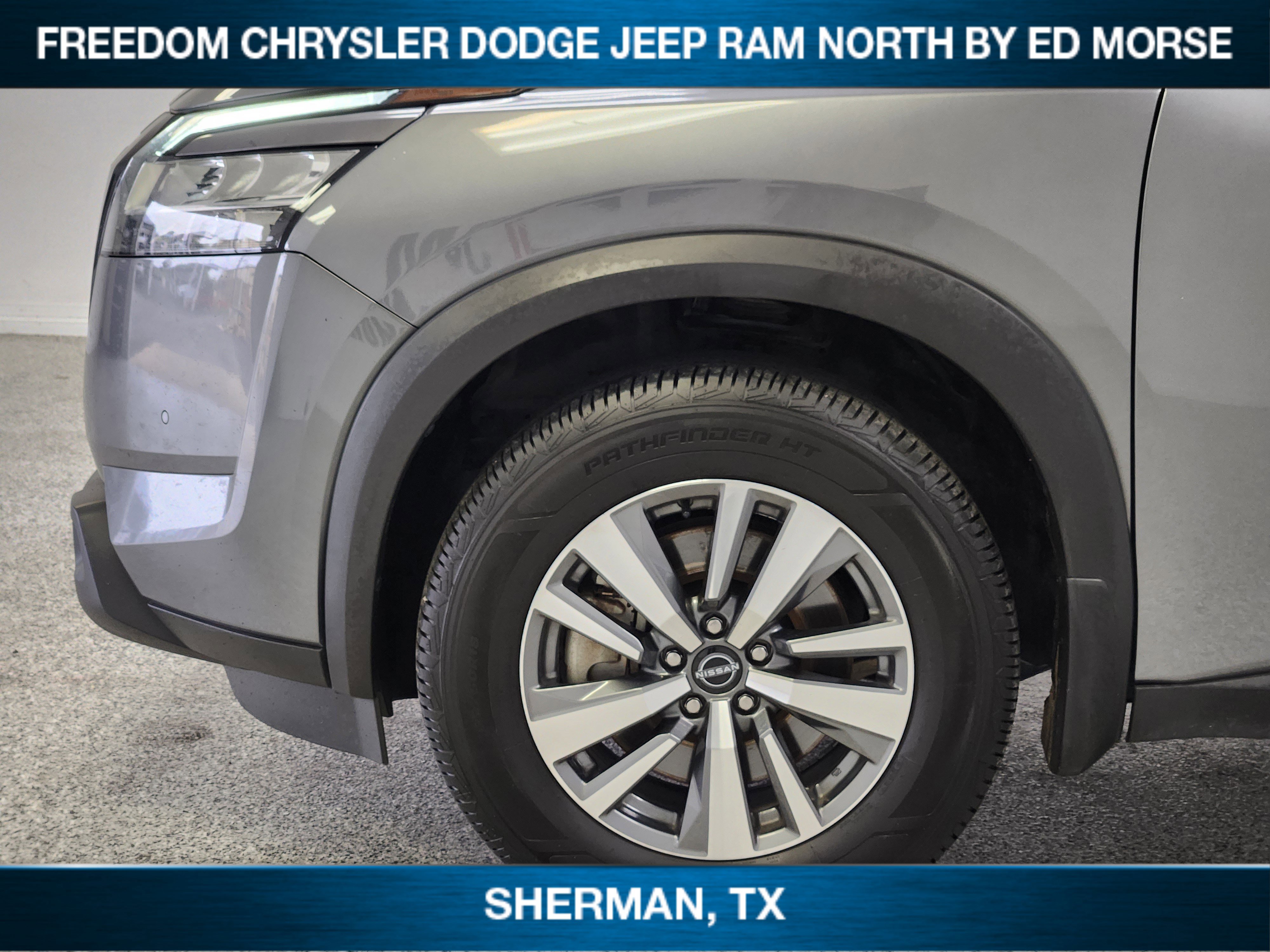 Used 2023 Nissan Pathfinder SL w/ Black Appearance Package FWD image 6