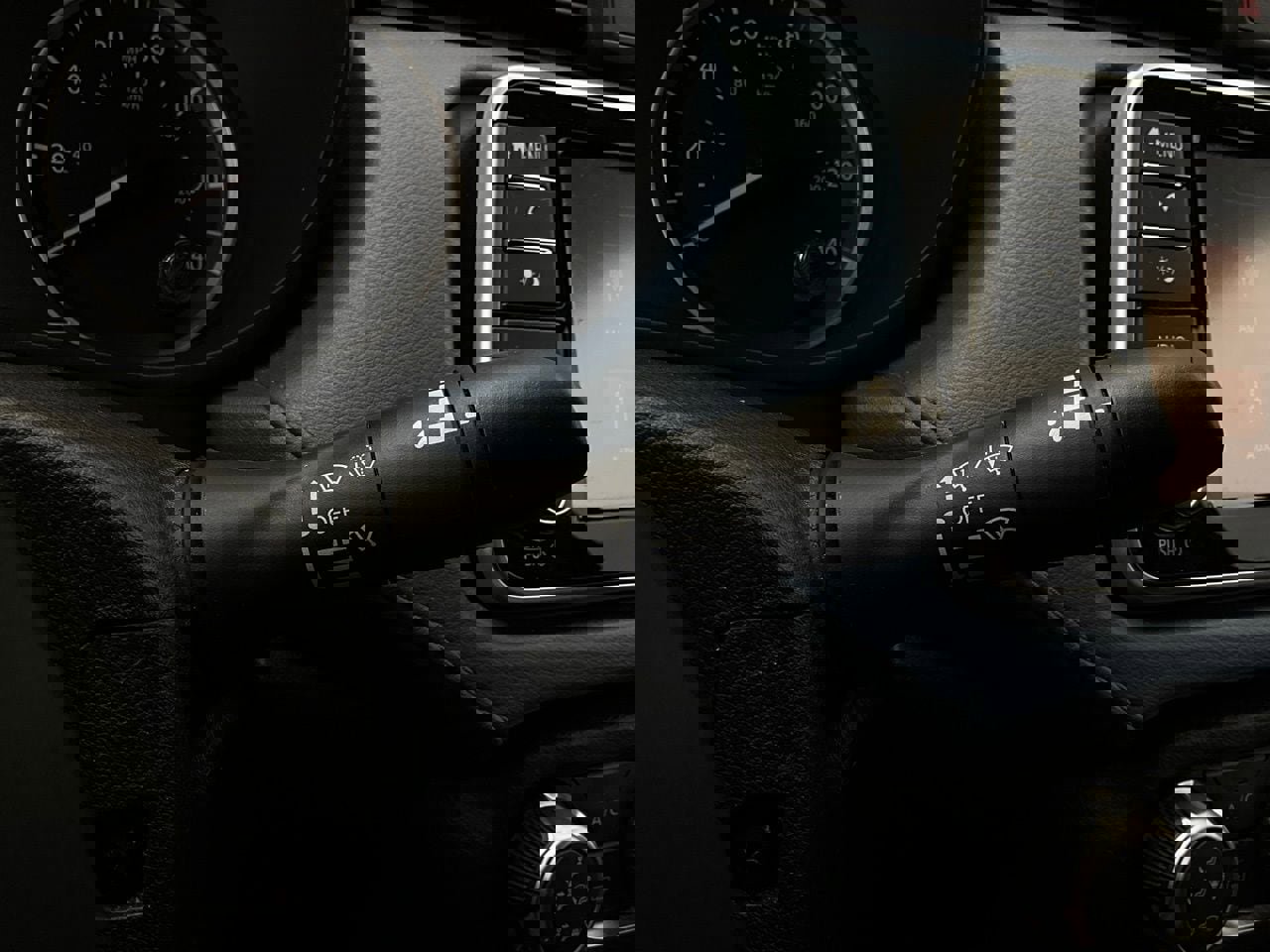 Used 2025 Nissan Versa SV image 32