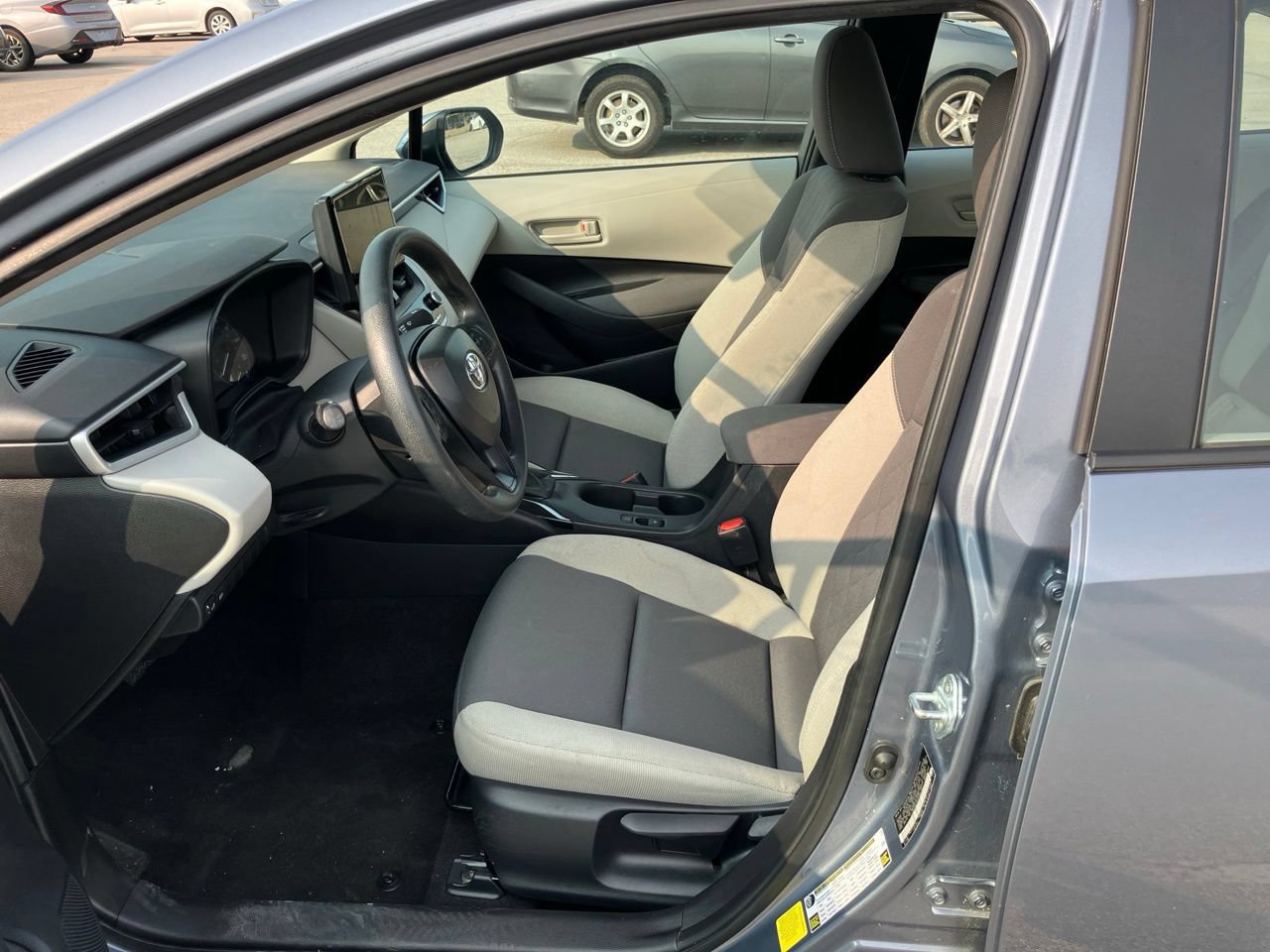 Used 2025 Toyota Corolla LE FWD image 7
