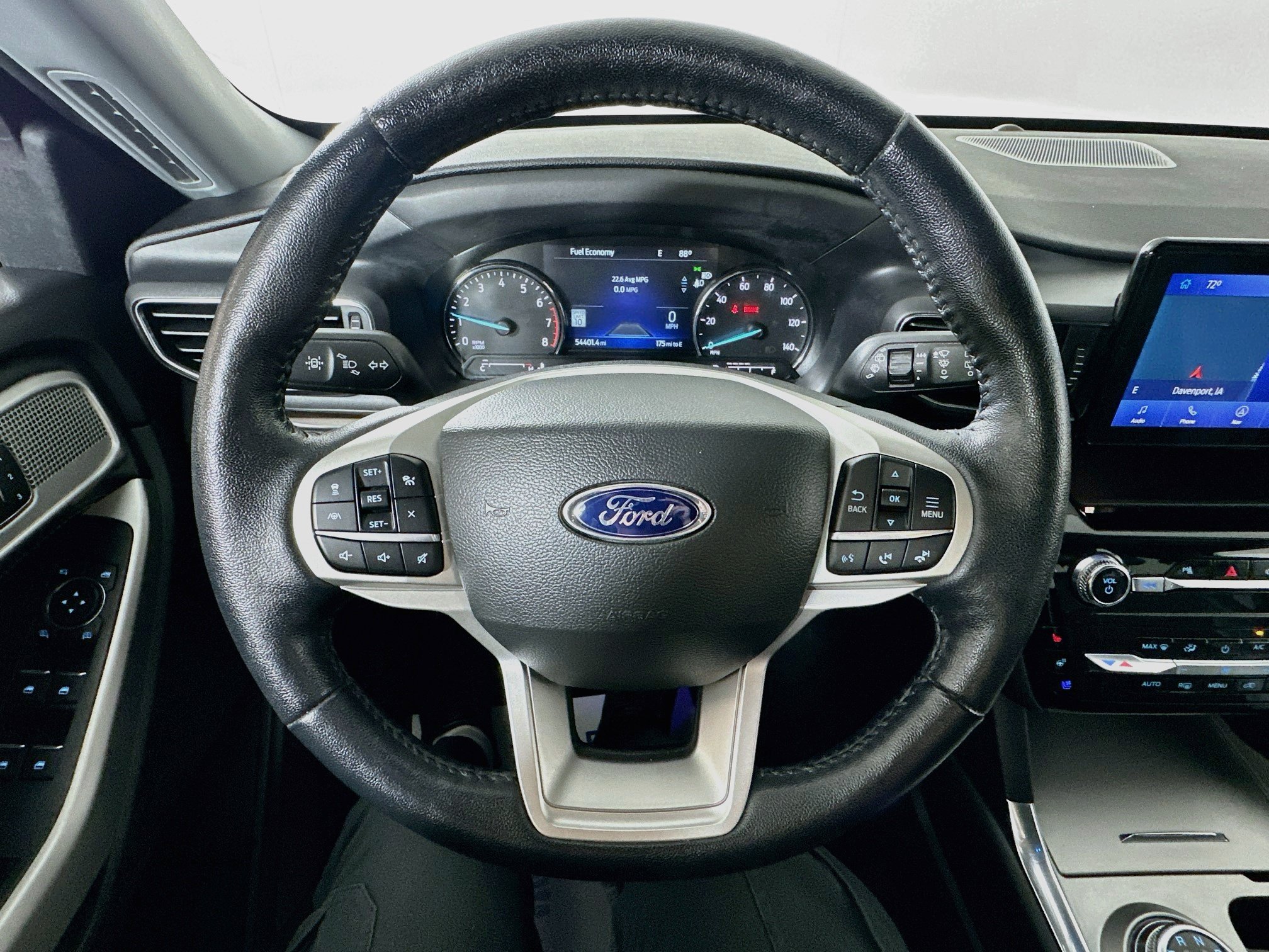 Used 2022 Ford Explorer Limited w/ Equipment Group 301A AWD/4WD image 11