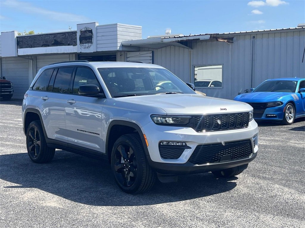 New 2025 Jeep Grand Cherokee Limited w/ Black Appearance Package image 7