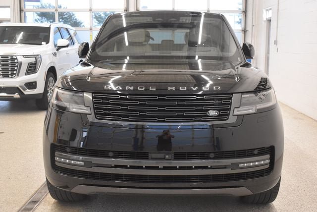 Used 2025 Land Rover Range Rover SE AWD/4WD image 3