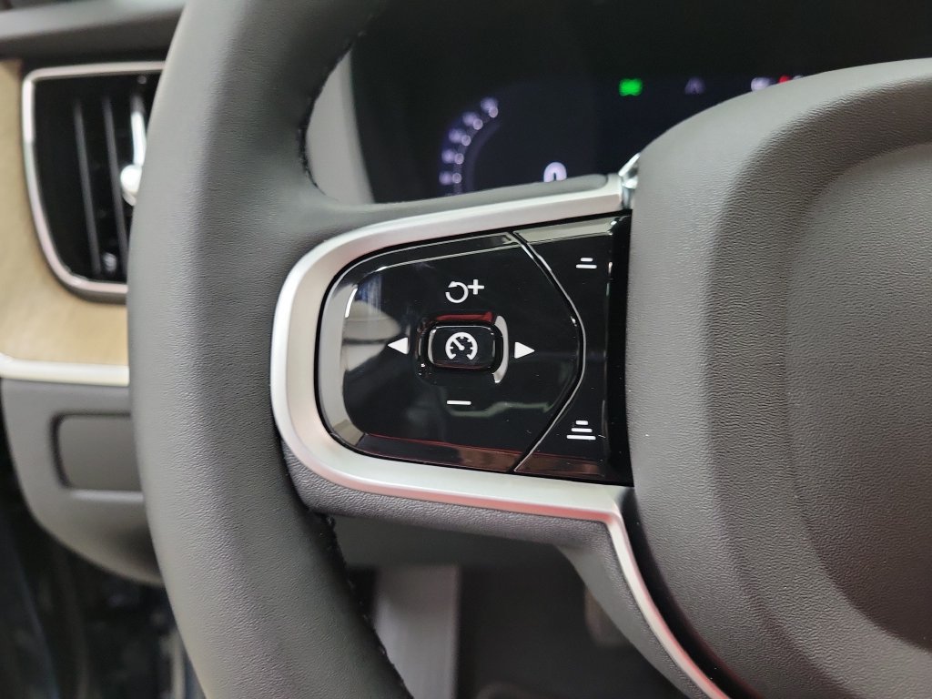 New 2026 Volvo XC60 B5 Plus w/ Protection Package Premier AWD/4WD image 24