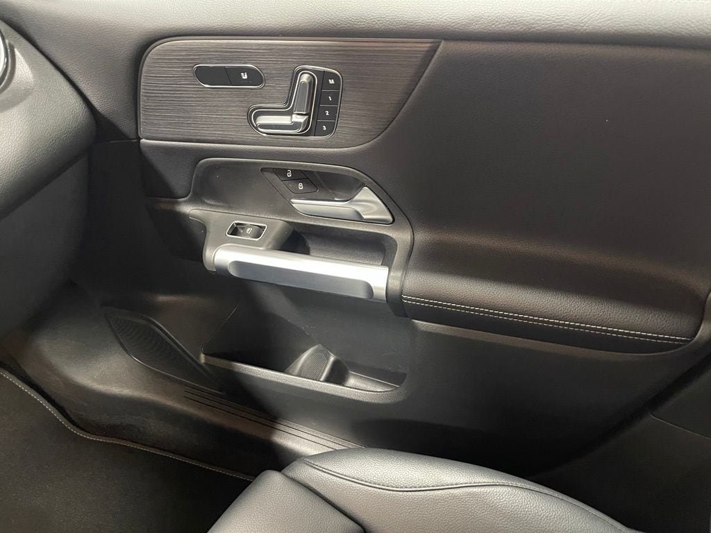 Certified 2023 Mercedes-Benz GLB 250 4MATIC image 27