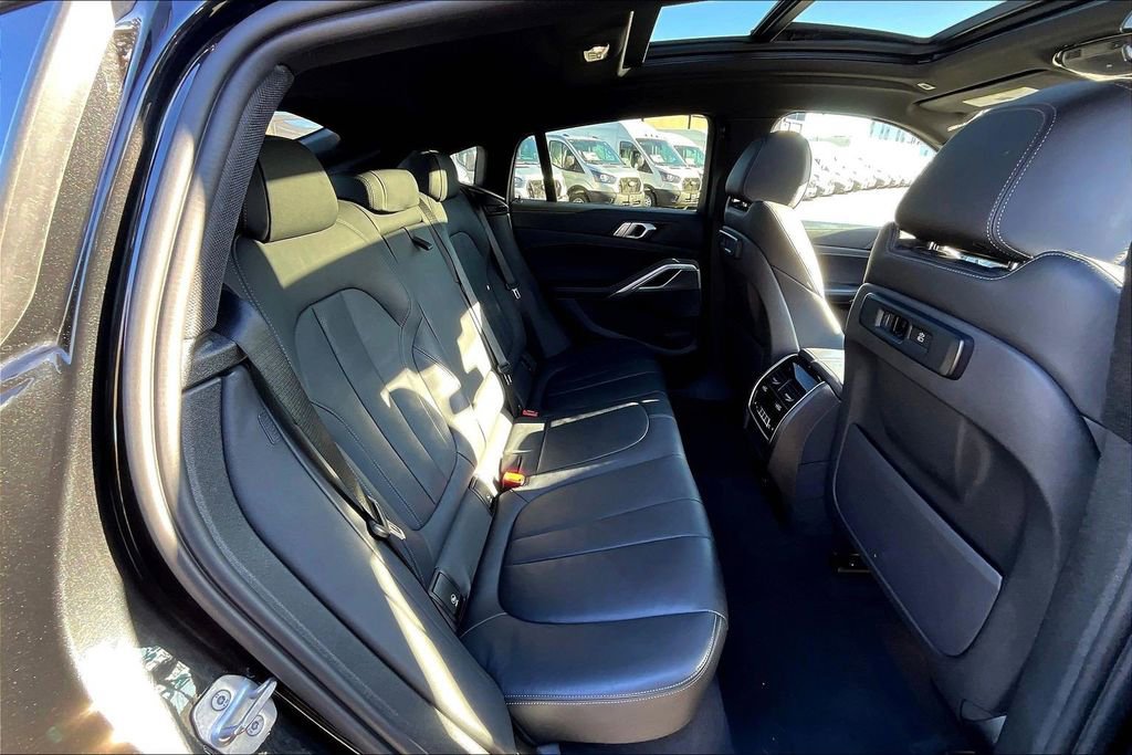 Used 2022 BMW X6 xDrive40i w/ M Sport Package AWD/4WD image 26