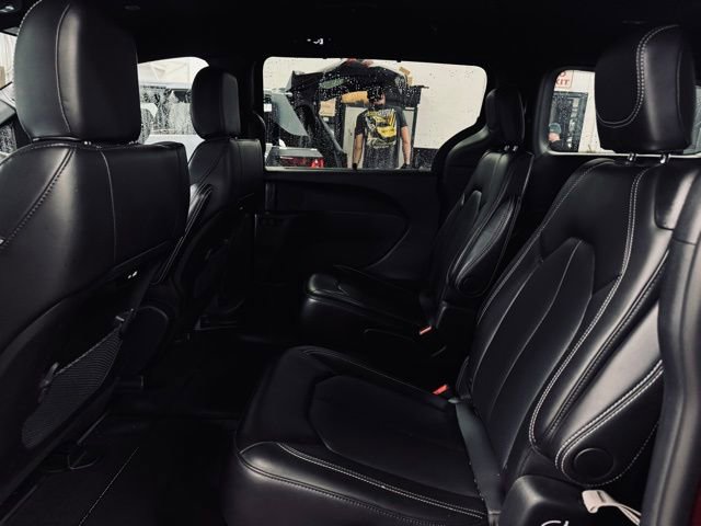 Used 2025 Chrysler Pacifica Select FWD image 19
