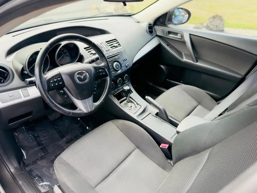 Used 2013 MAZDA MAZDA3 i Touring FWD image 9