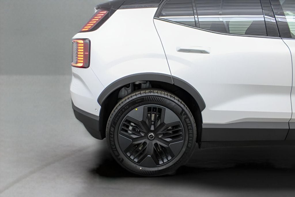 New 2026 Volvo EX30 Cross Country Ultra w/ Protection Package Premier AWD/4WD image 35