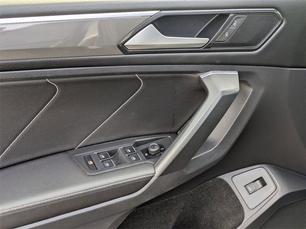 Used 2022 Volkswagen Tiguan SE R-Line image 17